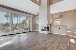 Photo #2: 2448729 Listing 