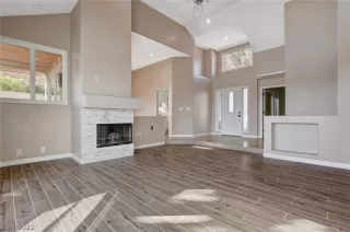 Photo #5: 2448729 Listing 