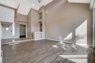 Photo #6: 2448729 Listing 