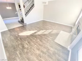 Photo #3: 2448740 Listing 