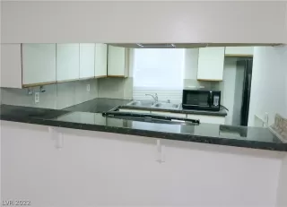 Photo #3: 2448744 Listing 