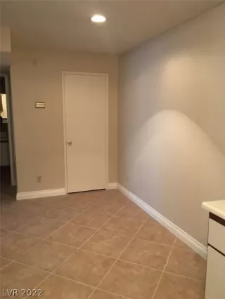 Photo #4: 2448776 Listing