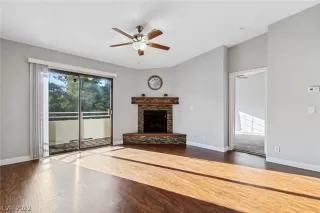 Photo #3: 2448790 Listing 