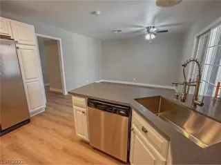 Photo #4: 2448828 Listing 