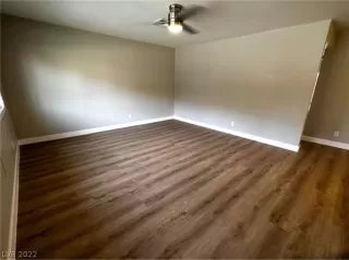 Photo #5: 2448828 Listing 