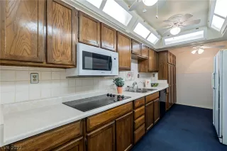 Photo #6: 2448841 Listing