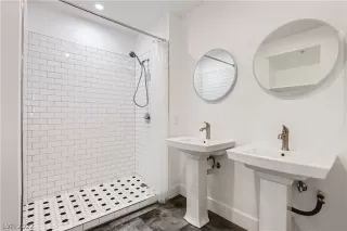 Photo #3: 2448857 Listing 