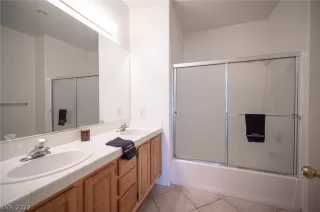 Photo #3: 2448860 Listing