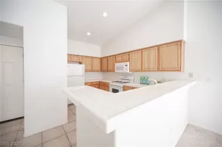 Photo #5: 2448860 Listing