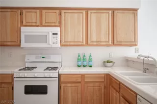 Photo #6: 2448860 Listing