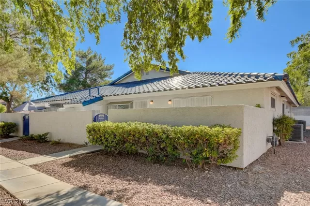 MLS: 2448890 Condo For Sale