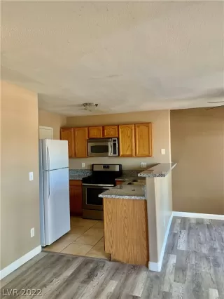 Photo #5: 2448914 Listing 