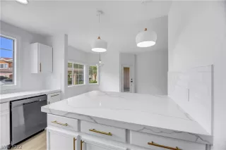 Photo #3: 2448917 Listing