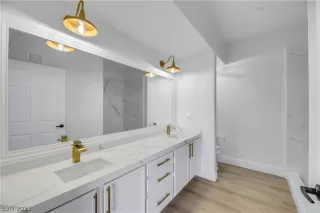 Photo #5: 2448917 Listing