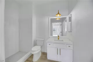 Photo #6: 2448917 Listing