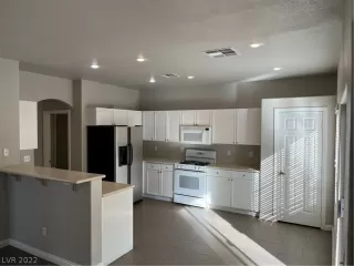 Photo #3: 2448964 Listing 