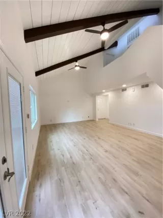 Photo #6: 2448970 Listing 