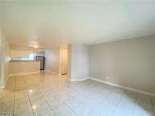 Photo #4: 2448980 Listing 