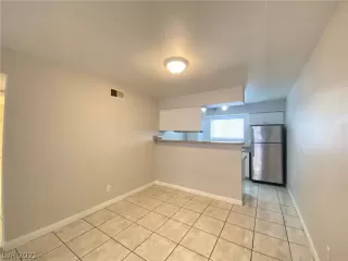 Photo #6: 2448980 Listing 