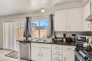 Photo #4: 2449027 Listing 