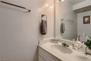 Photo #5: 2449027 Listing 