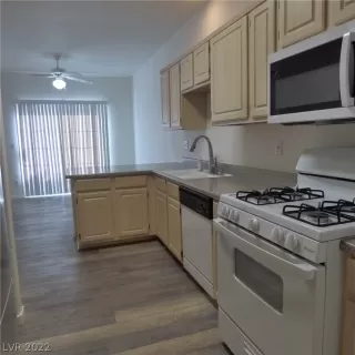 Photo #3: 2449037 Listing 
