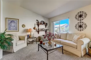 Photo #5: 2449066 Listing