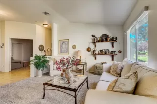 Photo #6: 2449066 Listing