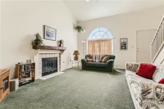 Photo #4: 2449110 Listing