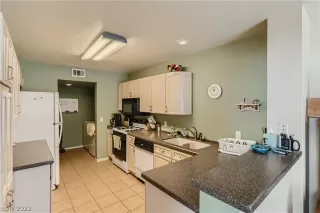 Photo #6: 2449110 Listing