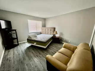 Photo #2: 2449182 Listing 