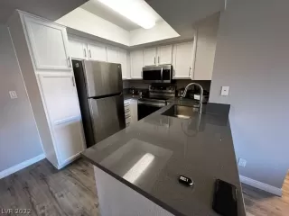 Photo #6: 2449182 Listing 