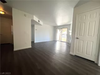 Photo #3: 2449208 Listing 