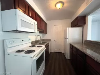 Photo #6: 2449208 Listing 