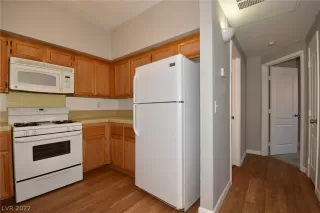 Photo #3: 2449216 Listing 