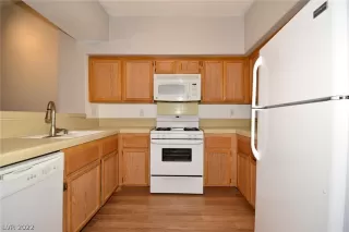 Photo #4: 2449216 Listing 