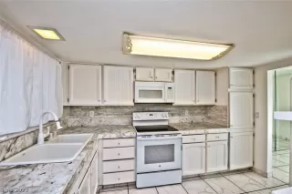 Photo #2: 2449222 Listing 