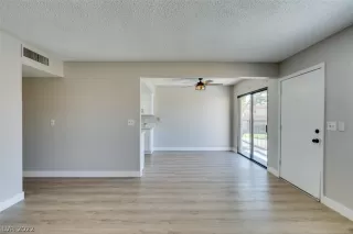 Photo #6: 2449230 Listing