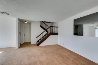 Photo #6: 2449247 Listing 