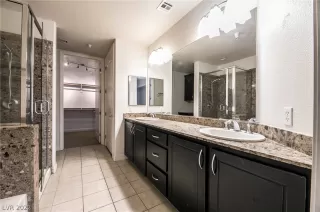 Photo #4: 2449251 Listing