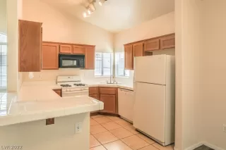 Photo #5: 2449261 Listing