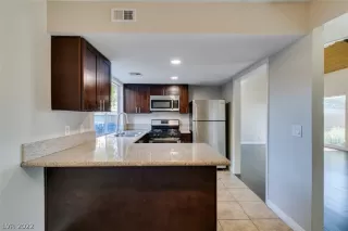 Photo #4: 2449291 Listing 