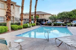 Photo #2: 2449344 Listing