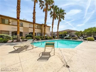 Photo #4: 2449344 Listing