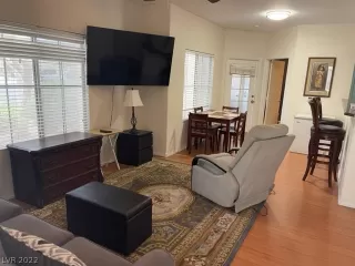 Photo #6: 2449344 Listing