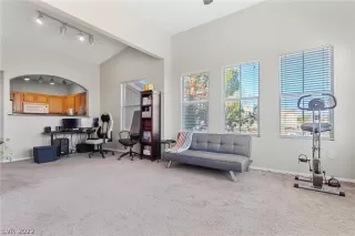 Photo #4: 2449362 Listing 