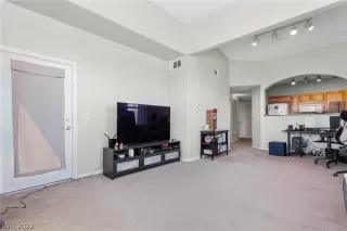 Photo #5: 2449362 Listing 