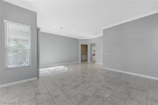 Photo #6: 2449369 Listing 