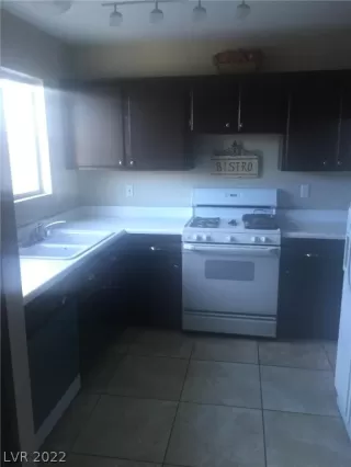 Photo #4: 2449389 Listing 