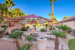 Photo #2: 2449394 Listing